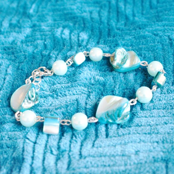 Handmade Beaded Mother of Pearl Bracelet with Coastal Ocean Aesthetic - Picture 3 of 7